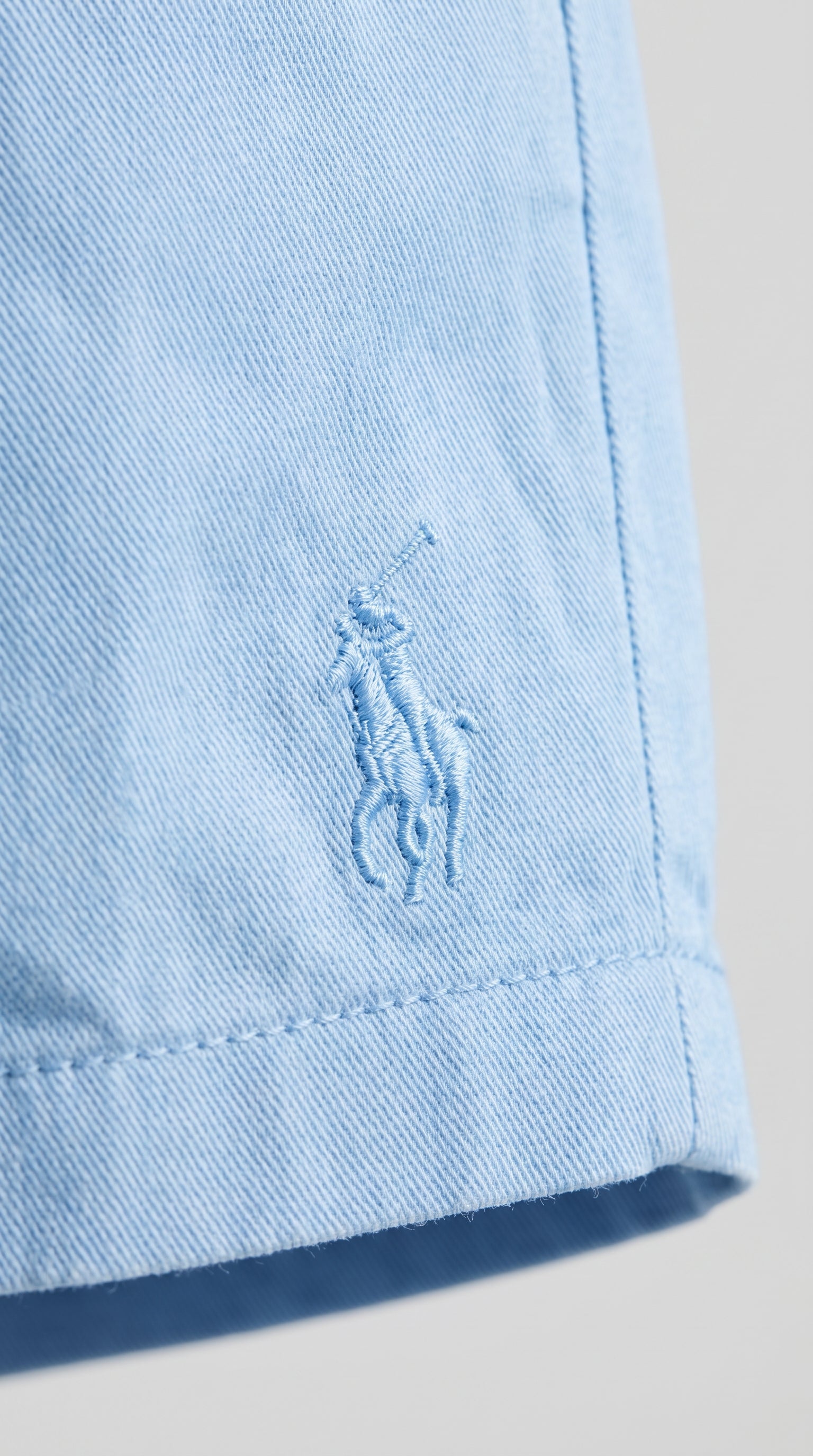 Short Sarja RL Azul Bebê | Com Cavaleiro Tom Sobre Tom