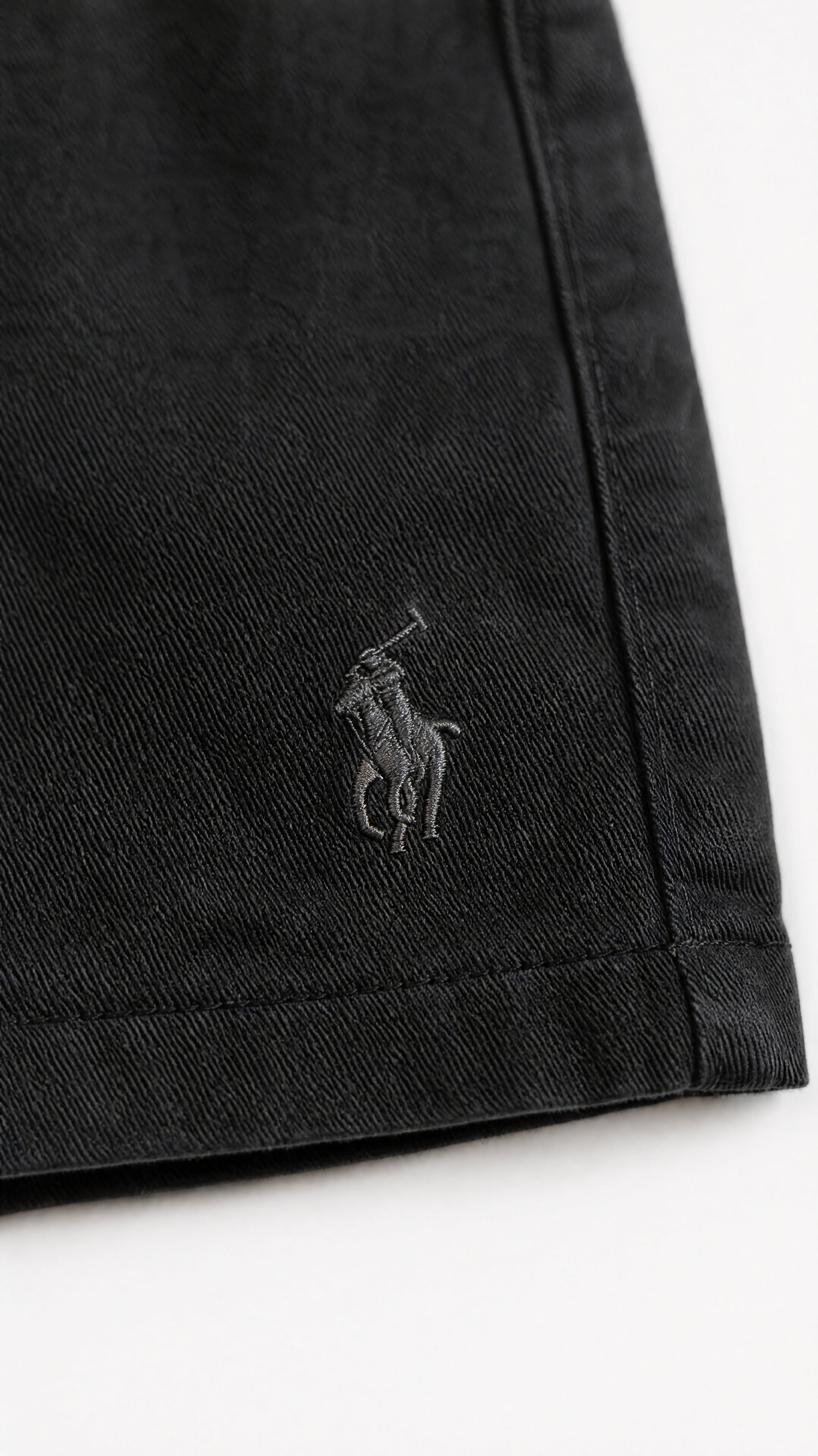 Short Sarja RL Preto | Com Cavaleiro Tom Sobre Tom