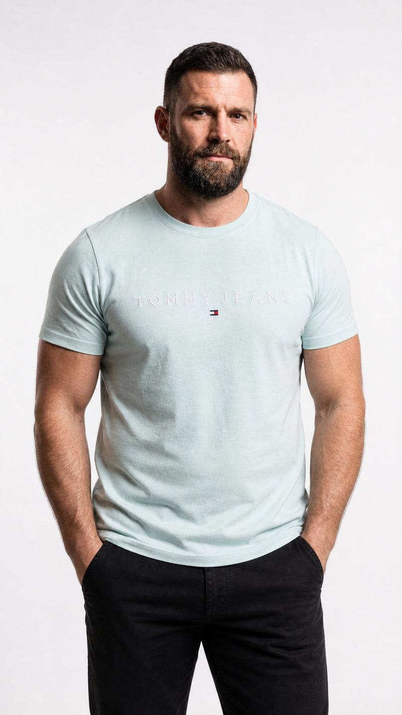 Camiseta TOMMY JEANS Essential