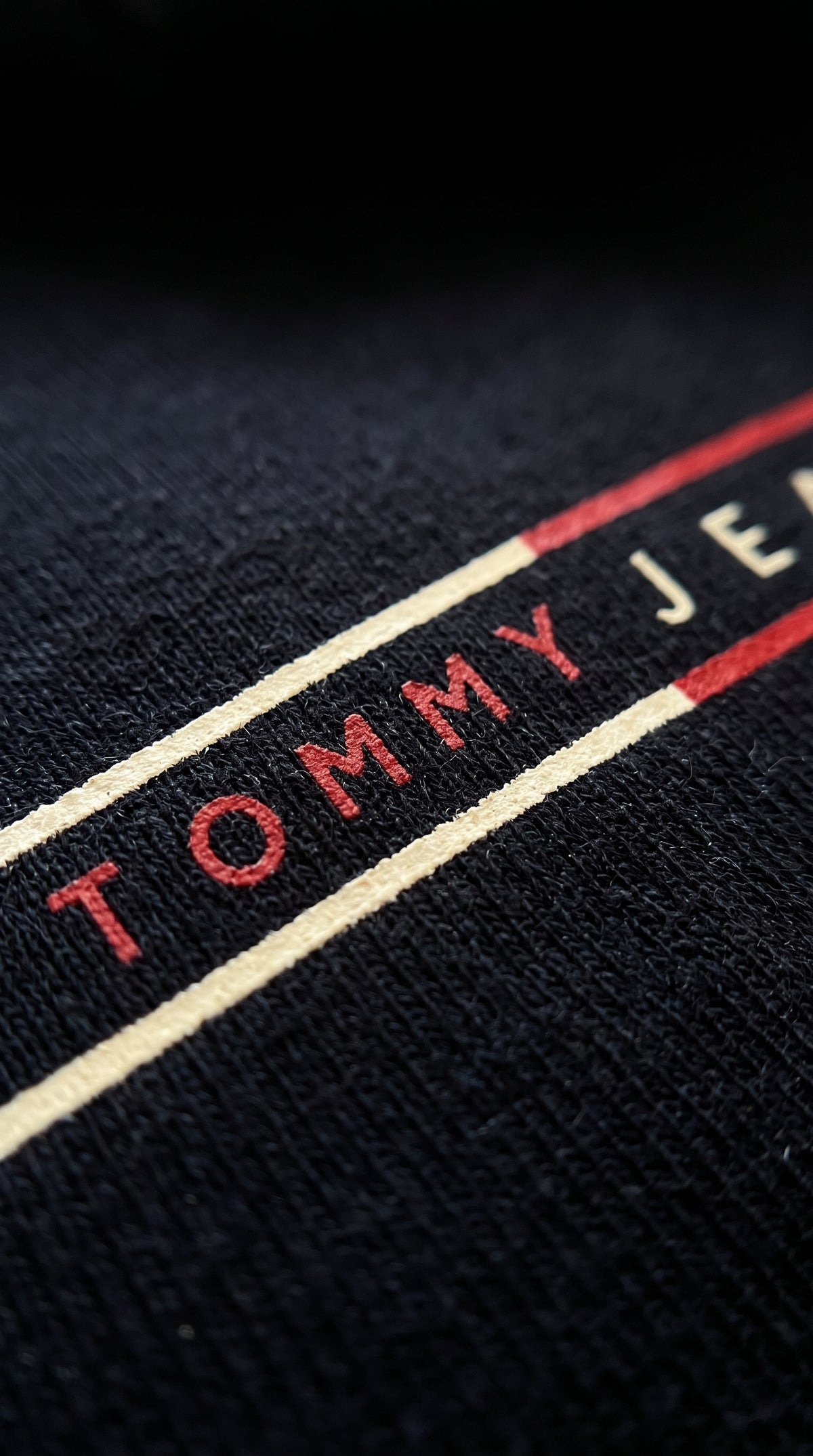 Camiseta TOMMY JEANS Signature Stripe - Preta